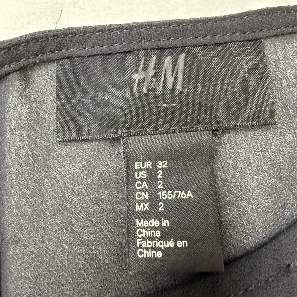 H&M chic black